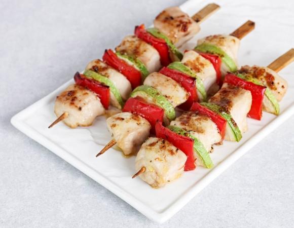Шашлычок из куриной грудки с овощами