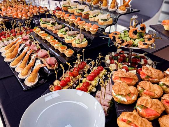 Фуршетный сет с горячими закусками на 13-15 персон в Астрахани